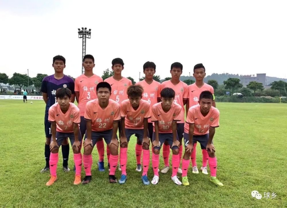 爱游戏体育-国际足球专家赴华调研，为中国足球建言献策