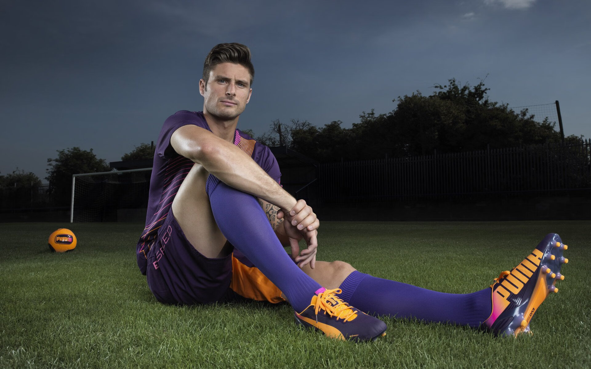 田径赛季备战训练紧张有序,田径准备运动