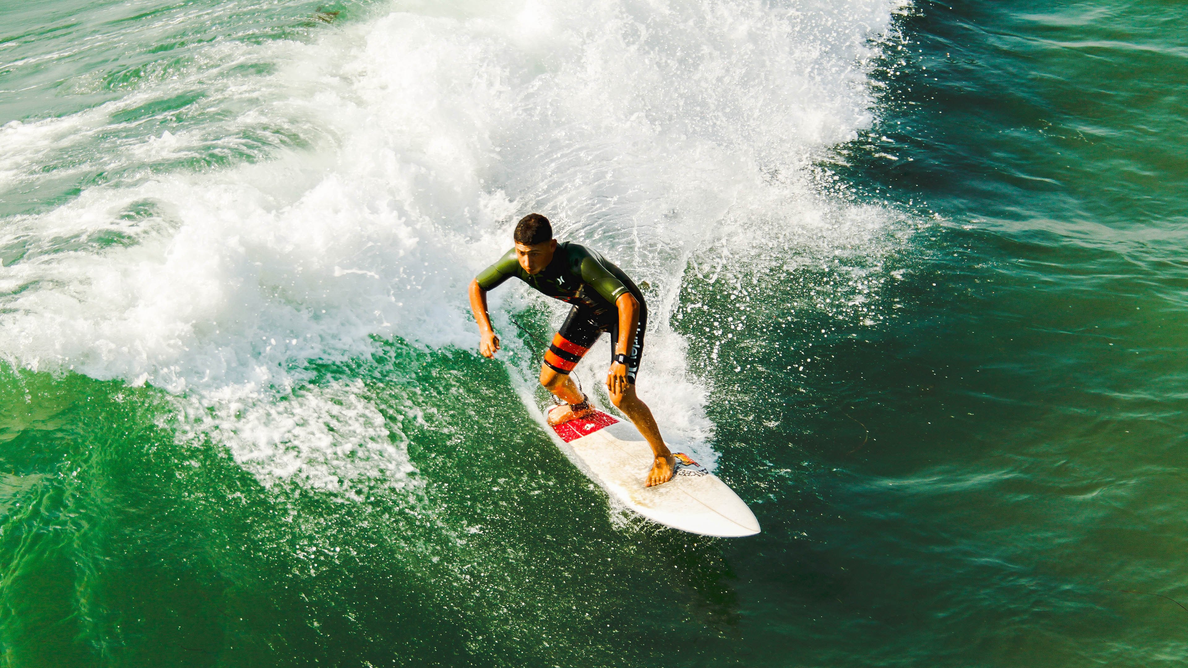 边锋是否比中锋拥有更大自由度决定进攻发起路径,边锋重要吗